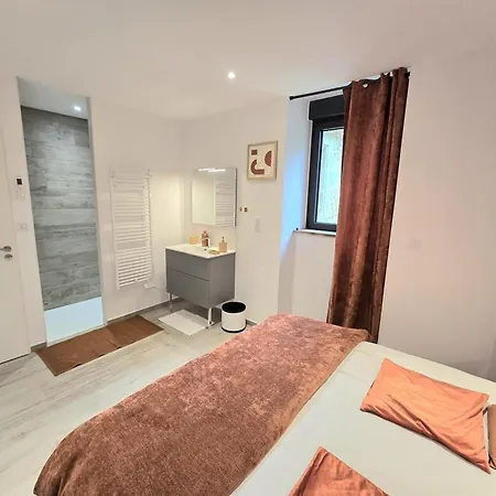 Grande Maison Familiale Avec Piscine Privée Et Animaux Bienvenus - Fr-1-616-527 *
